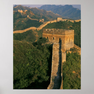 Große Mauer, die sich durch den Berg windet, China Poster