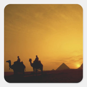 Große Pyramiden von Giza, Ägypten bei Sonnenunterg Quadratischer Aufkleber