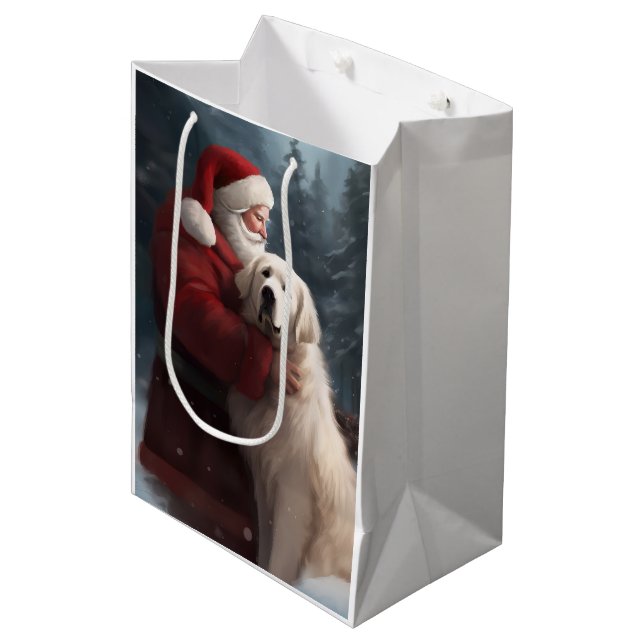 Große Pyrenäen mit dem Weihnachtsmann Weihnachten Mittlere Geschenktüte (Vorderseite Schrägansicht)