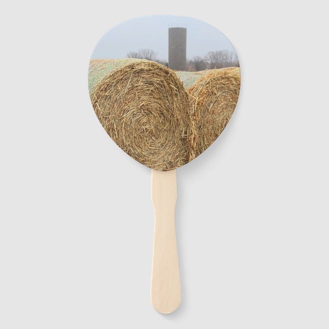 Große runde Hay Bales auf einem landwirtschaftlich Fächer (Vorderseite)