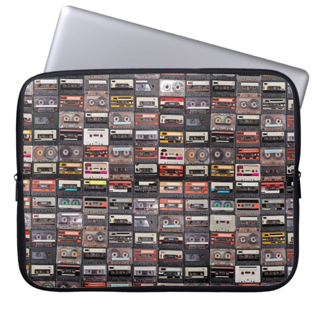 Große Sammlung von Audiokassetten Laptopschutzhülle (Vorderseite)