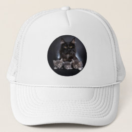 Große schwarze Katze und ihre 3 Kätzchen Pose für  Truckerkappe