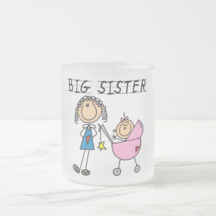 Große Schwester mit kleinen, finsteren T - Shirt u Mattglastasse