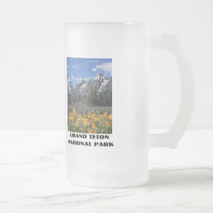 Große Tetons mit gelben Blumen Mattglas Bierglas