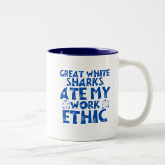 GROSSE WEISSE SCHARKEN VERURSACHEN MEINE ARBEIT ET ZWEIFARBIGE TASSE