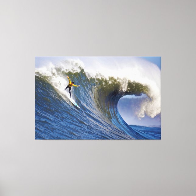 Große Welle beim Surfwettbewerb in Mavericks Leinwanddruck (Vorderseite)
