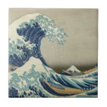 Große Welle weg von Kanagawa - Hokusai Fliese<br><div class="desc">Große Welle weg von Kanagawa - Hokusai Druck japanischen Farbewoodblock Entwurfs.</div>