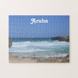 Große Wellen stürzen in Aruba