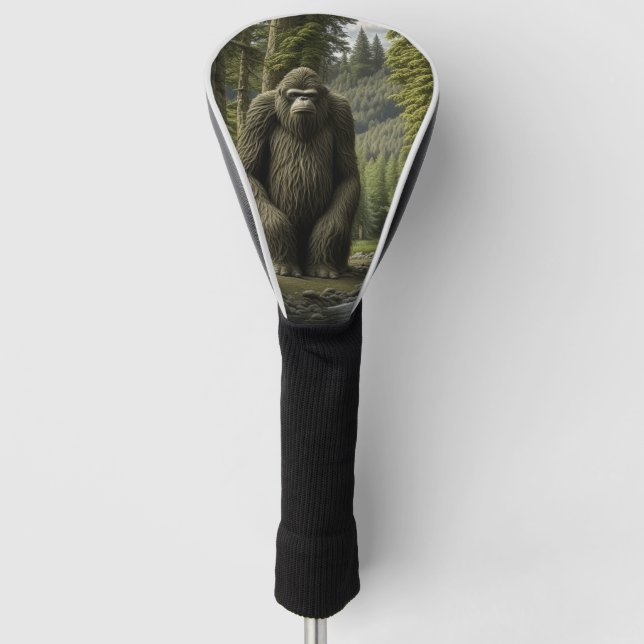 Grosser Bigfoot sitzend neben Zelt im Wald Golf Headcover (Vorderseite)