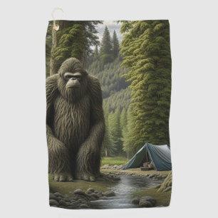 Grosser Bigfoot sitzend neben Zelt im Wald Golfhandtuch