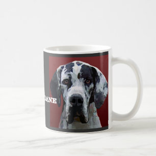 Großer Däne Harly stellen Tasse gegenüber