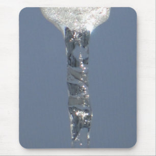 Großer Eiszapfen in blauem Himmel Mousepad