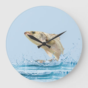 großer Fisch, der aus dem Wasser springt Große Wanduhr