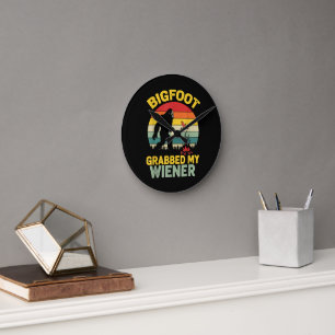 Großer Fuß packte mein Wiener Lustiges Sasquatch Runde Wanduhr
