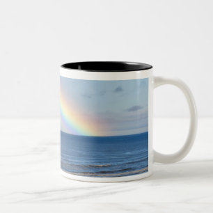 Großer Regenbogen über dem Pazifischen Ozean bei Zweifarbige Tasse