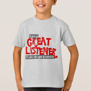 Großer Zuhörer scherzt roten T - Shirt