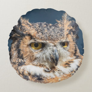 Großes Horned Owl Portrait Rundes Kissen