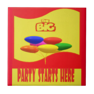 GROSSES PARTY MIT WÖRTERFARBEN, ROT JELOW FLIESE
