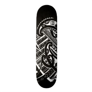 großes Weiß auf schwarzer Stammes- samoaischer Skateboard