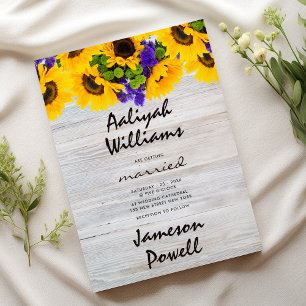 Grosses, weißes Holz mit Blumen Einladung