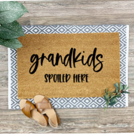 Großkinder, die hier verwöhnt werden Großeltern Wi Fußmatte
