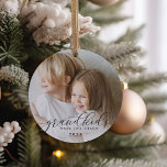Großkinder machen das Leben großartig | FOTO Keramik Ornament<br><div class="desc">Mit diesem wunderschönen Foto-Ornament aus der Keramik kreieren Sie ein süßes Geschenk für eine geliebte Oma oder einen Großvater. "Großkinder machen das Leben großartig" erscheint als Overlay auf Ihrem Lieblings-Foto in der Kalligraphie-Schrift. Anpassen mit dem Jahr und fügen Sie ein zweites Foto auf die Rückseite.</div>