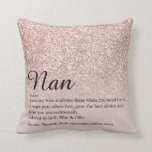 Großmutter Definition Rose Gold Glitzer Kissen<br><div class="desc">Personalisieren Sie für Ihre spezielle Oma,  Großmutter,  Granny,  Nan oder Nanny,  um ein einzigartiges Geschenk für Geburtstage,  Weihnachten,  Muttertag oder jeden Tag,  den Sie gewollt,  um zu zeigen,  wie viel sie zu Ihnen bedeutet. Eine perfekte Art,  ihr zu zeigen,  wie phantastisch sie jeden Tag ist. von Thisisnotme© entwickelt</div>