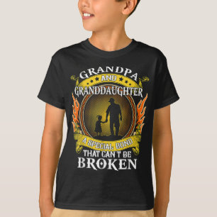 Großmutter und Großtochter besondere Bindung, die T-Shirt