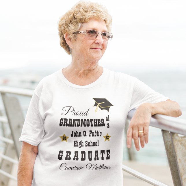 Großmutter von Graduate Name Abschluss T-Shirt (Von Creator hochgeladen)