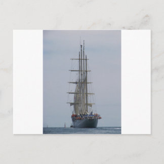 Großschiff, das ins offene Meer einfährt Postkarte