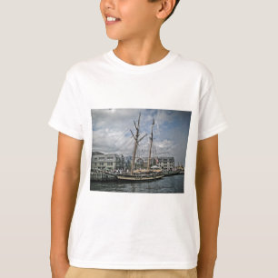 Großschiff in Halifax T-Shirt
