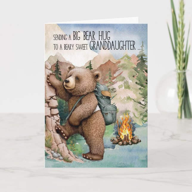Großtochter Big Bear umarmen im Summer Camp Karte (Vorderseite)