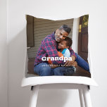 Großvater | Boho Text Overlay mit zwei Fotos Kissen<br><div class="desc">Dieses schlichte und stilvolle Kissen für Ihren Großvater besticht durch zwei Fotos Ihrer Familie, zusammen mit dem Wort "Opa" in der boho-weißen modernen Typografie und einem Ort, um Ihre Namen und das Jahr auf der Rückseite hinzuzufügen. Der Text, wie er vorgestellt wurde, sagt "Wir Liebe dich so sehr", aber du...</div>
