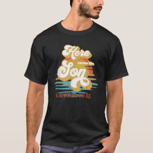 Großvater kommt hier zur Sonnen-Baby-Dusche Famili T-Shirt
