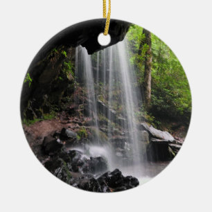 Grotte fällt rauchige keramikornament