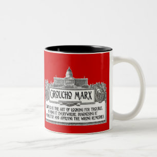 Groucho Marx auf Politik Zweifarbige Tasse