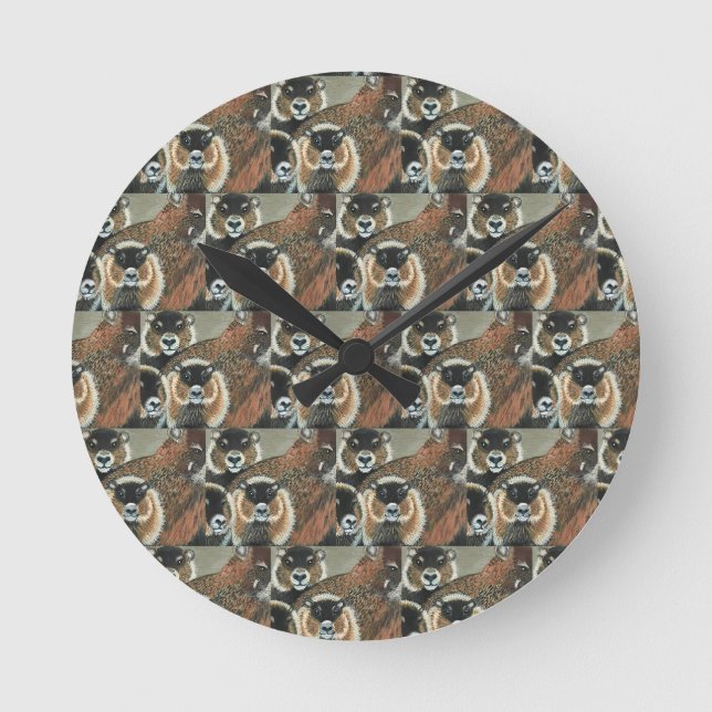 Groundhog Family Wall Clock, 20.3 cm Round Acrylic Runde Wanduhr (Vorderseite)