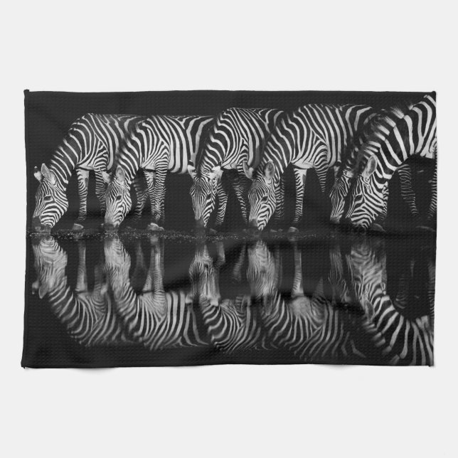 Group of Plains Zebra Drink Together at Night Geschirrtuch (Horizontal)