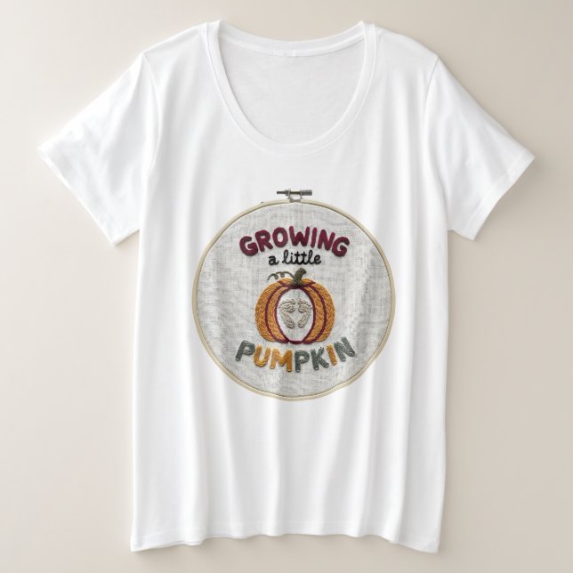 Growing a Little Pumpkin Fall Pregnancy Große Größe T-Shirt (Design vorne)