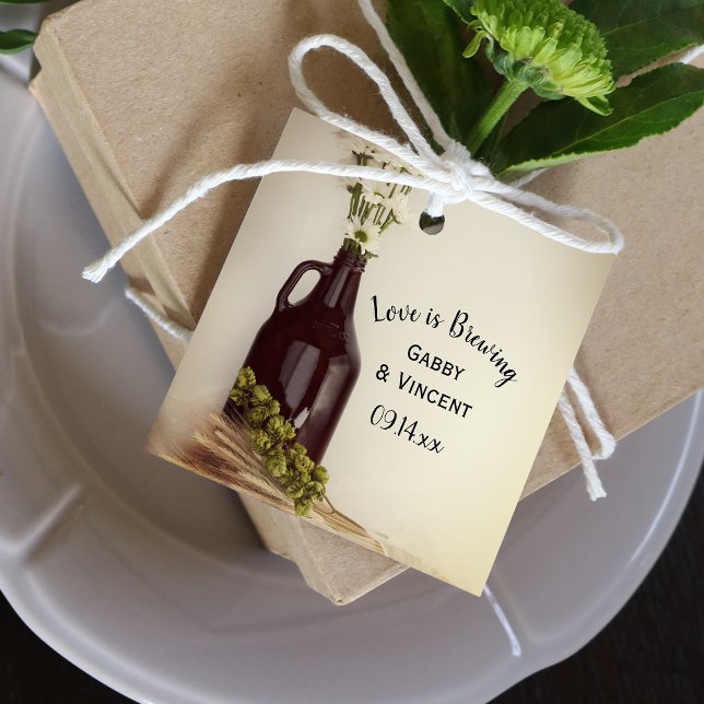 Growler, Hops und Daisies Liebe ist Brewing Weddin Geschenkanhänger (Von Creator hochgeladen)
