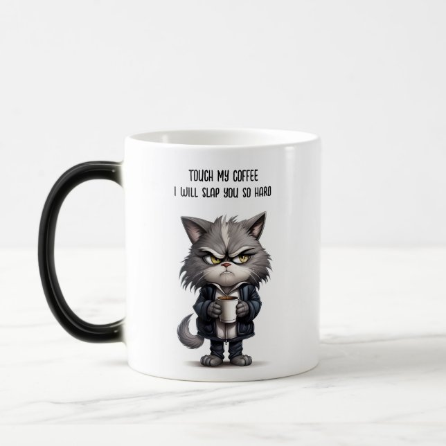 Grumpische Katze mit Tasse Kaffee (Links)