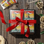 Grumpy Christmas Cat auf der Naughty List Geschenkpapier<br><div class="desc">Diese grausame Weihnachtskatze ist auf der unanständigen Liste des Weihnachtsmannes und stolz darauf! Diese lustige saisonale Grafik verleiht Ihrer Wohngestaltung eine niedliche Touch. Auch für Kinder und Katzenliebhaber ist es eine tolle Ergänzung zu Weihnachtsgeschenken!</div>