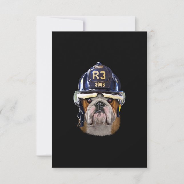 Grumpy English Bulldog Wear Firefighter Helm (Vorderseite)