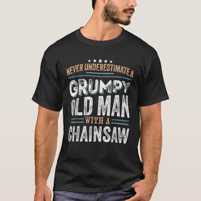 Grumpy Old Man mit Chainsaw Funny Vater Geschenke T-Shirt (Vorderseite)