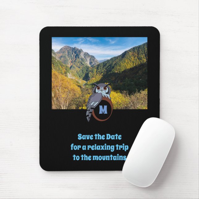 Grumpy Owl Nesting on Monogram Egal Foto Mousepad (Mit Mouse)