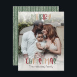 Grün farbige Weihnachtsbright Volles Foto Feiertagskarte<br><div class="desc">Diese farbenfrohe Weihnachts-Weihnachtskarte ist perfekt für Ihren lustigen, kreativen, hellen Weihnachtsgrüß mit Foto. Es ist ein einzigartiger, spielerischer, moderner Schriftart in Rot, Boho Bräune und heller und dunkelgrüner Farbe, die für ein fröhliches, saisonales Ambiente sorgen. Wenn Sie Ihren Lieben den dunklen Winter mit niedlichem Feiertagsjubeln näher bringen wollen, haben Sie...</div>