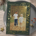 Grün und Gold | Weihnachten im vertikalen Foto Folien Feiertagskarte<br><div class="desc">Elegante Weihnachtskarten mit einem senkrechten Foto in einem goldenen botanischen Rahmen. Dunkelgrüne Farbe mit Akzenten aus metallischer Folie. Herzliche Wünsche!</div>