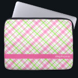 Grün-und Rosa-kariertes Muster Laptopschutzhülle<br><div class="desc">Girly und bunter karierter Musterentwurf.</div>
