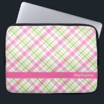 Grün-und Rosa-kariertes Muster Laptopschutzhülle<br><div class="desc">Girly und bunter karierter Musterentwurf.</div>