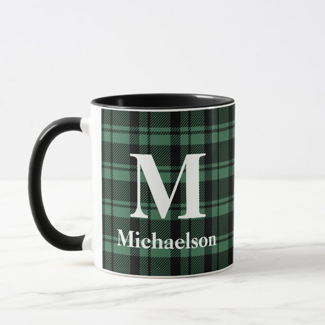 Grün und Schwarz Kariert mit Monogrammnamen Tasse (Links)
